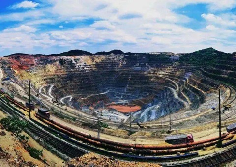 竞价341次，，，，，，，辽宁一磷铁矿出让额超1.4亿