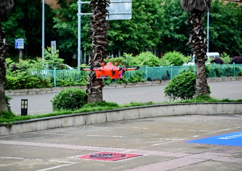 发力低空物流，，，，，，，重庆打造“场景先行—能力配套—生态成型”模式 山城“空中快递员”常态化起航